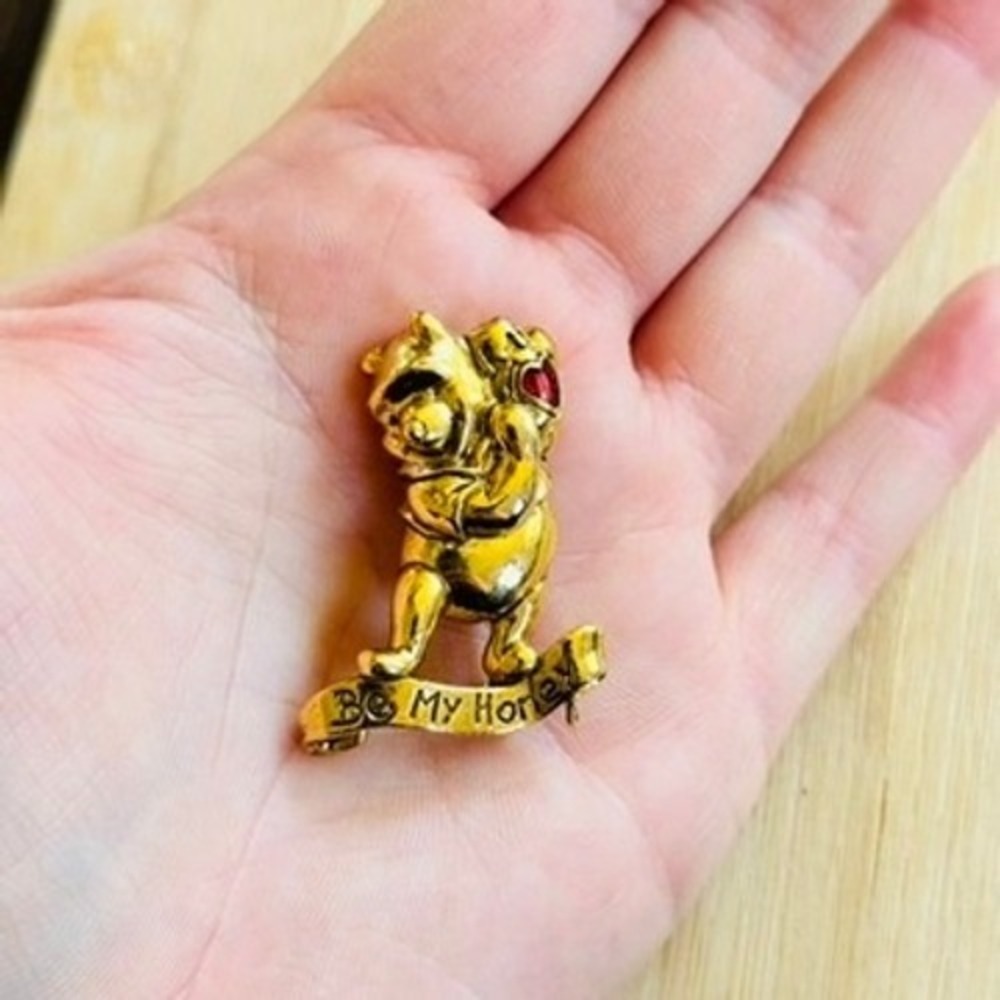 VTG Disney Winnie The Pooh Be My Honey Pin Brooch Enamel Heart Gold Tone